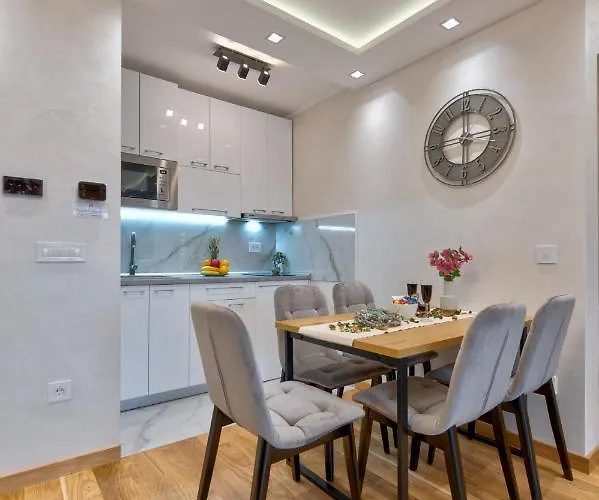 Papillon 5 아파트 즐라티보